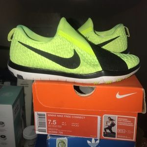 Women’s Nike free connect